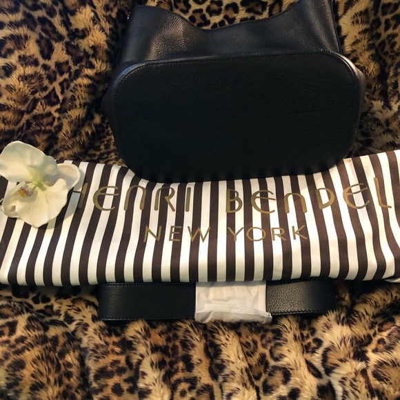 🔥BLACK FRIDAY SALE💥 💥New Vintage Henri Bendel Soho Bucket Hobo - Picture 9 of 9